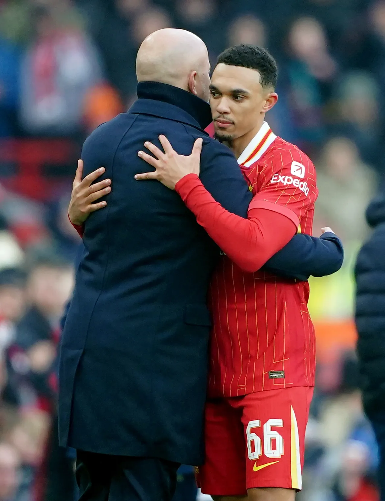 Arne Slot (left) and Trent Alexander-Arnold