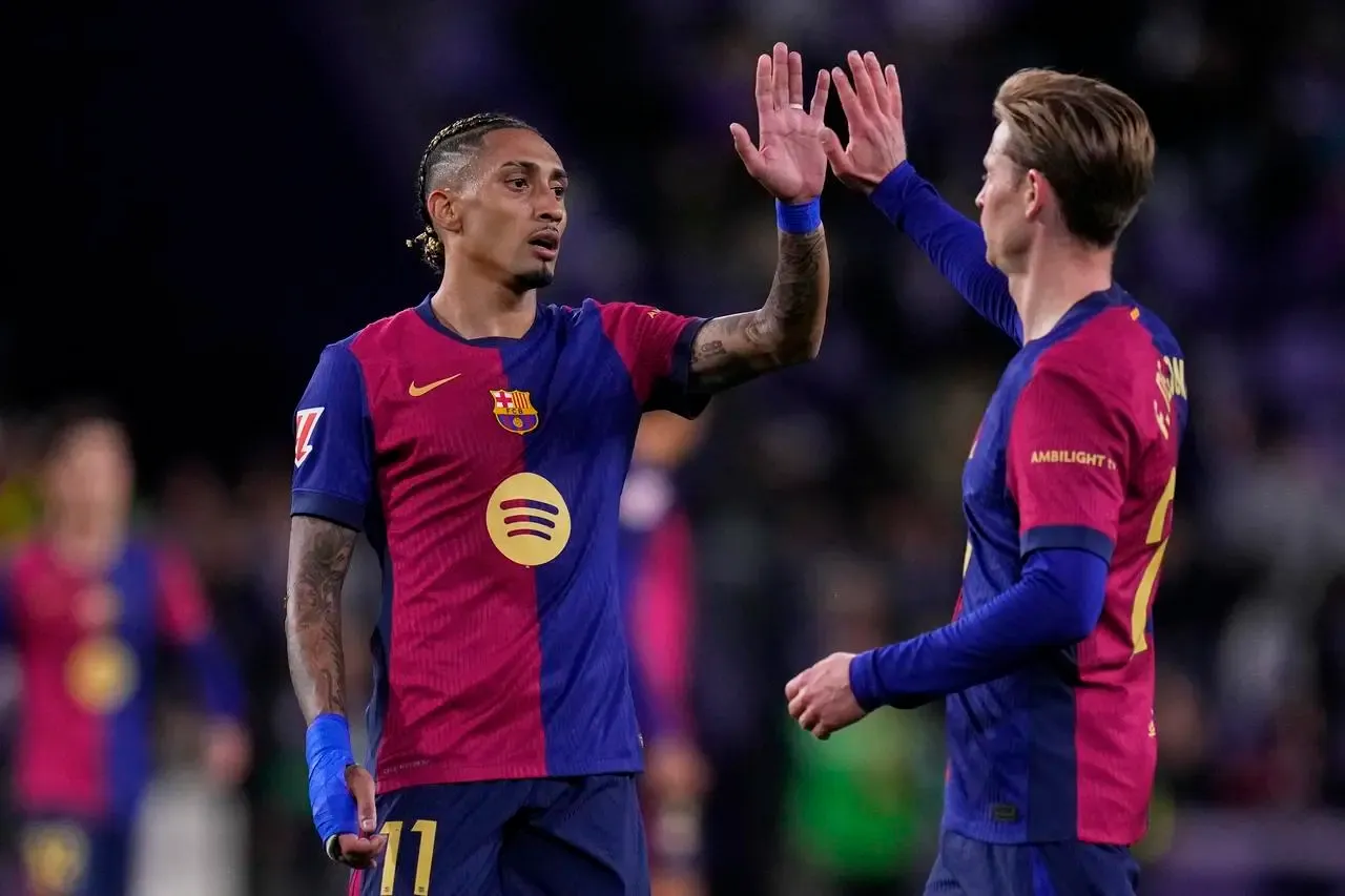 Barcelona's Raphinha, left, and Frenkie de Jong high five