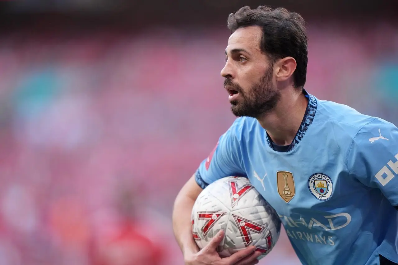 Bernardo Silva with a ball under his arm