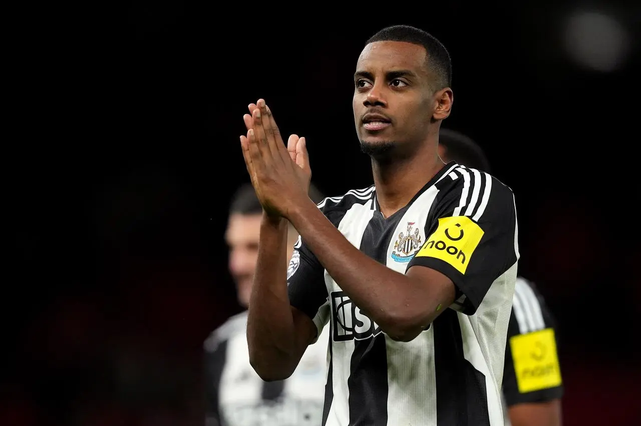 Alexander Isak applauds
