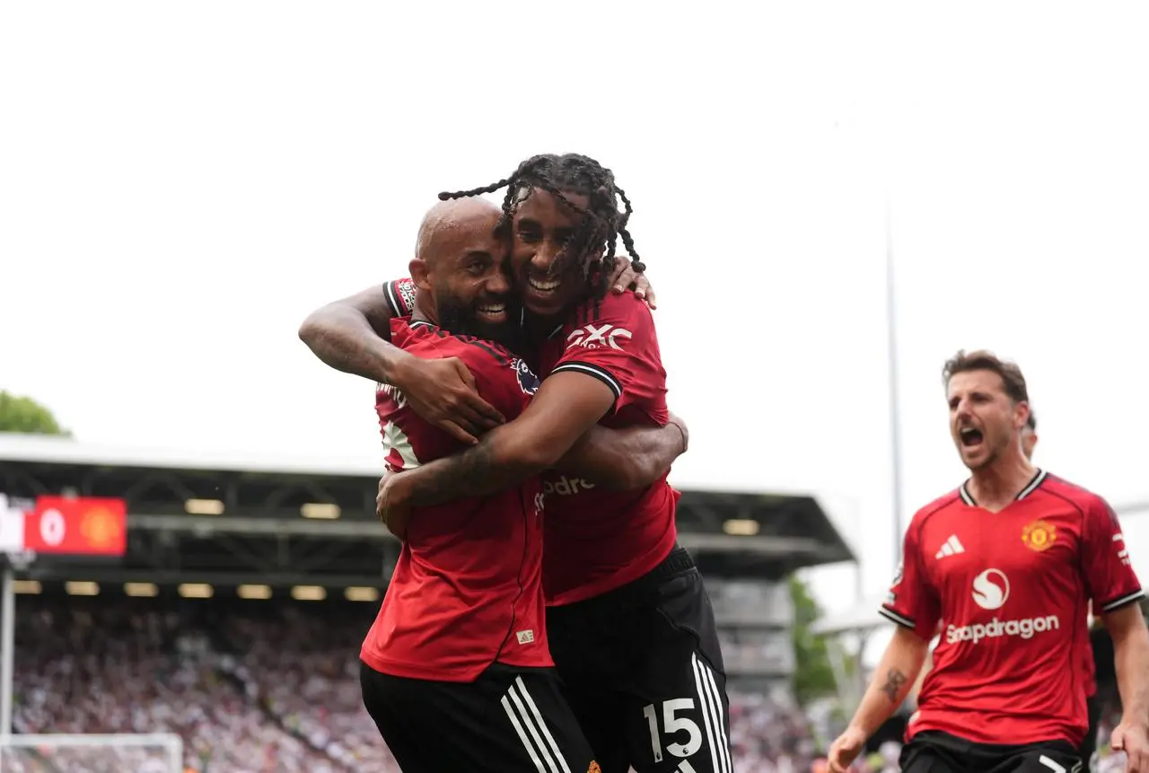 Leny Yoro celebrates with Bryan Mbeumo