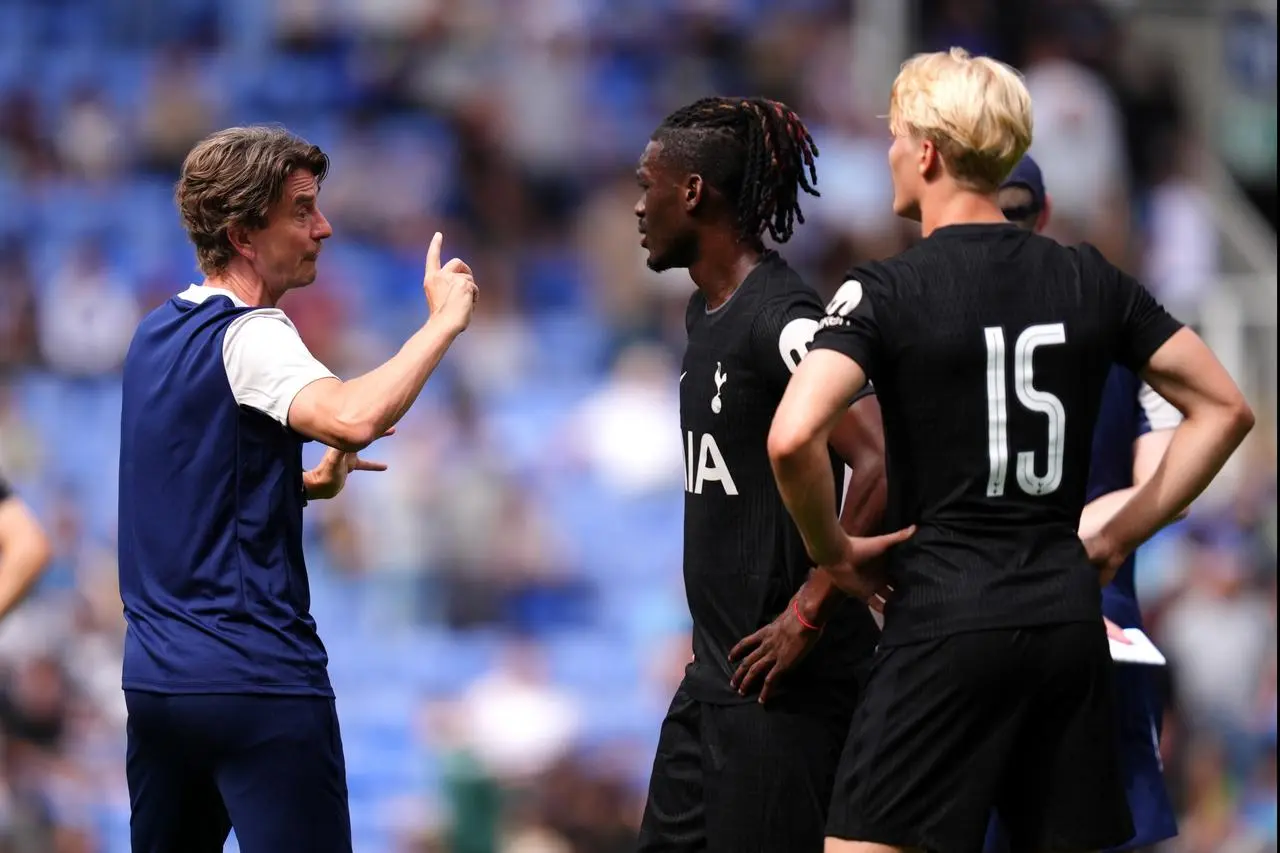 Tottenham manager Thomas Frank gives instructions to Yves Bissouma 