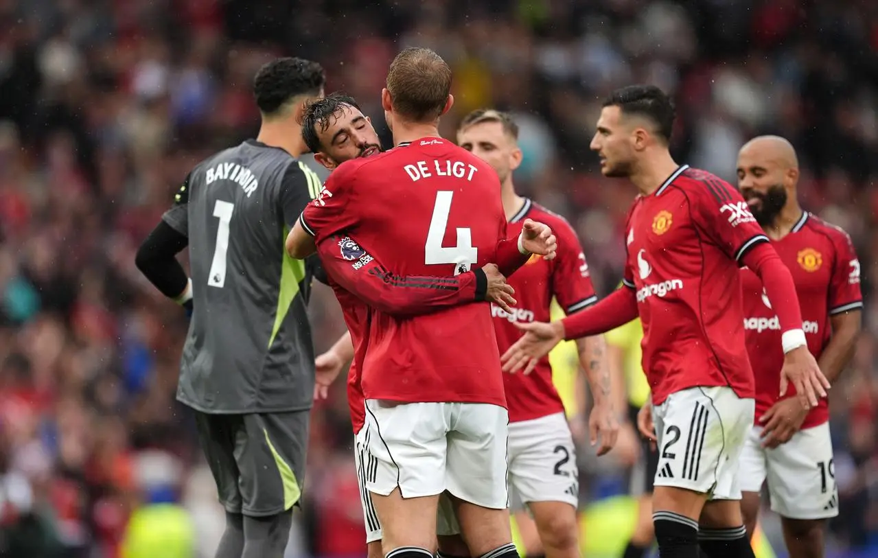 Manchester United players celebrate at full-time