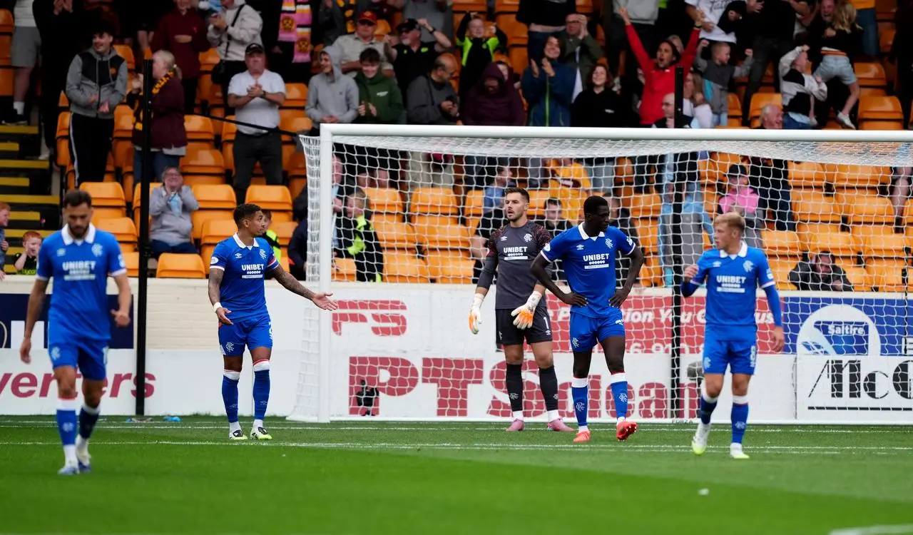 Rangers players look dejected after conceding an equaliser to Motherwell