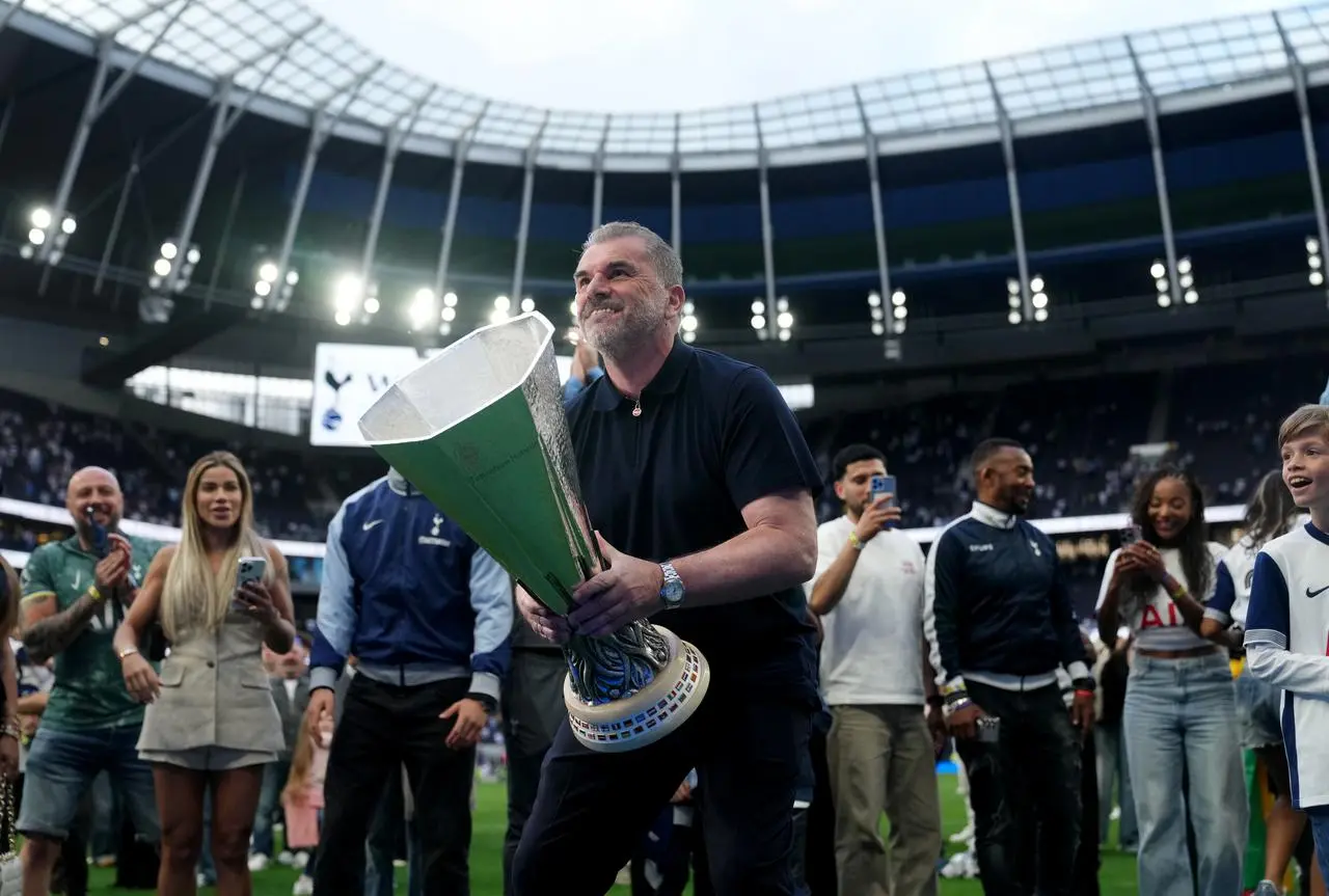 Ange Postecoglou with the UEFA Europa League trophy