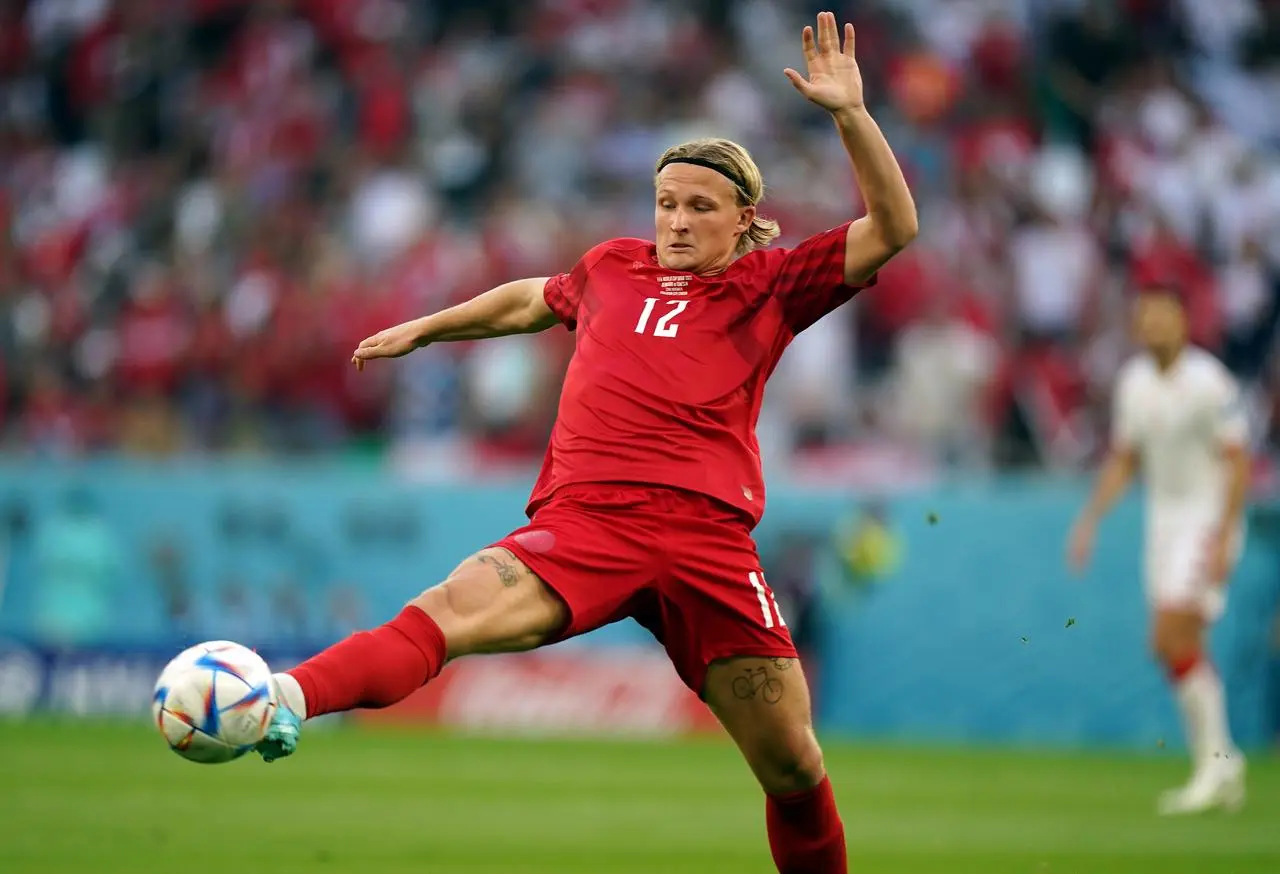 Kasper Dolberg stretches for the ball