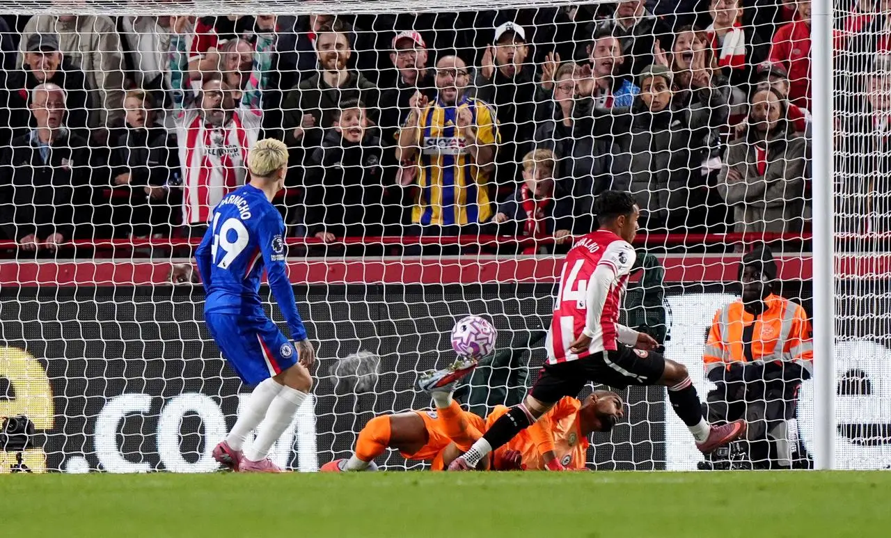 Fabio Carvalho scores for Brentford