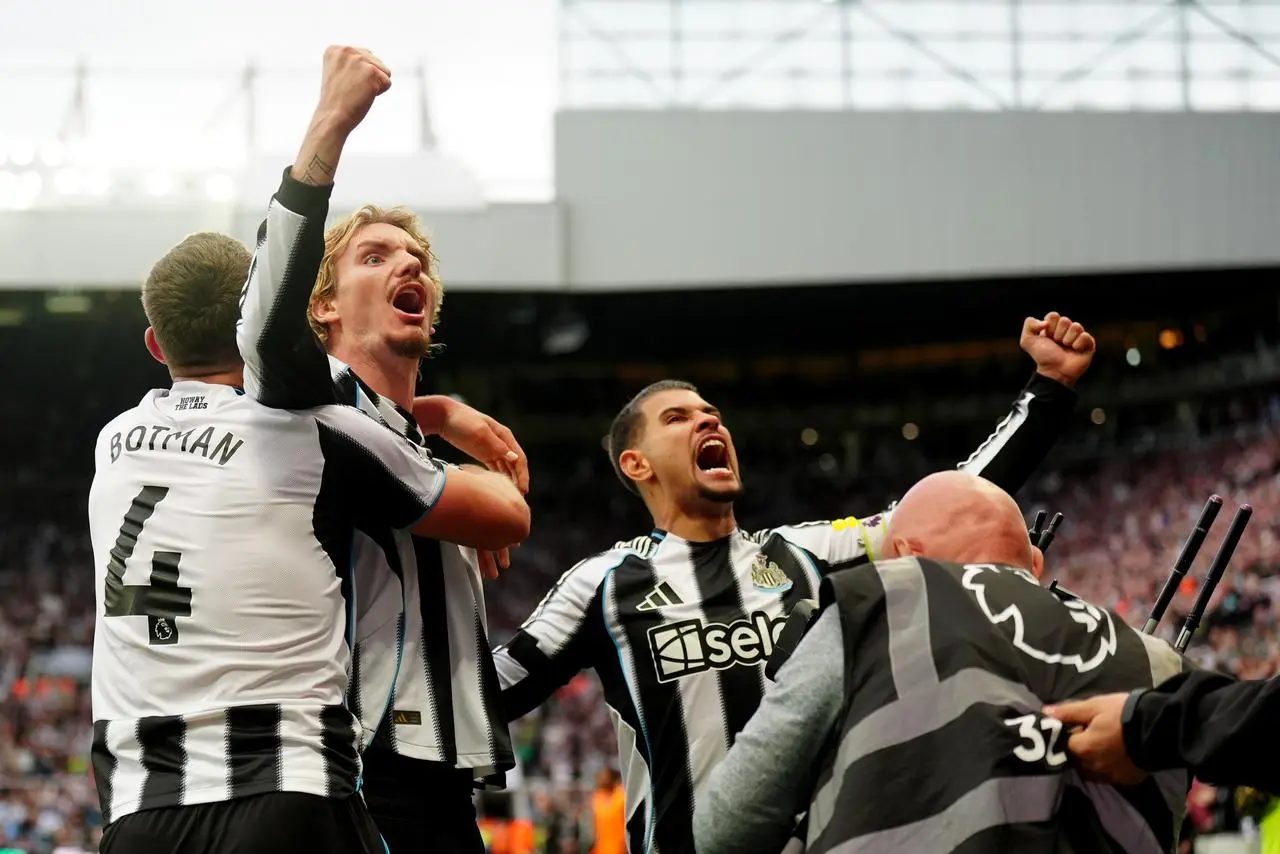 Newcastle players celebrate Nick Woltemade's opener