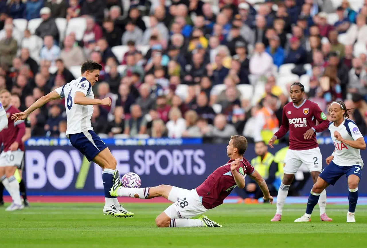 Soucek tackles Palhinha