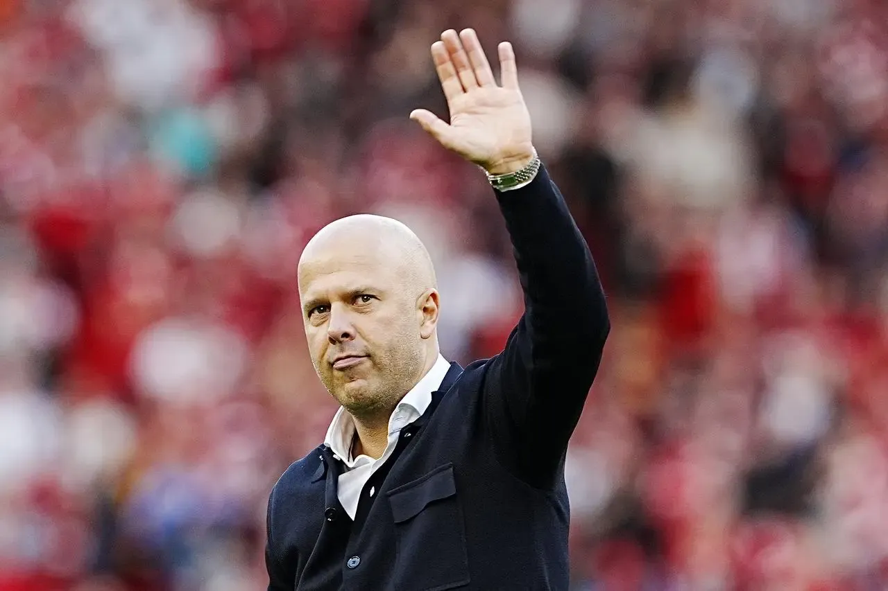 Arne Slot waves to the crowd