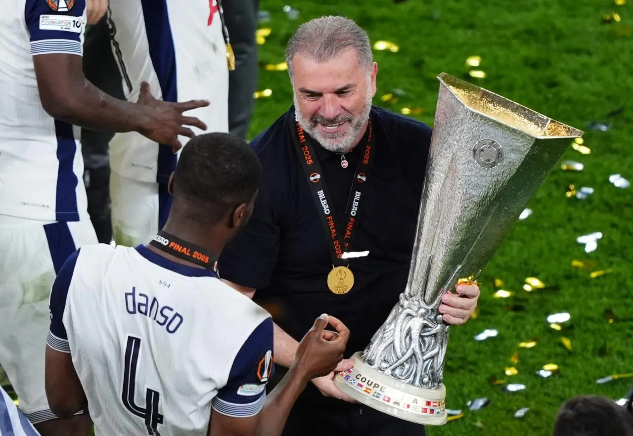 Ange Postecoglou with the Europa League trophy