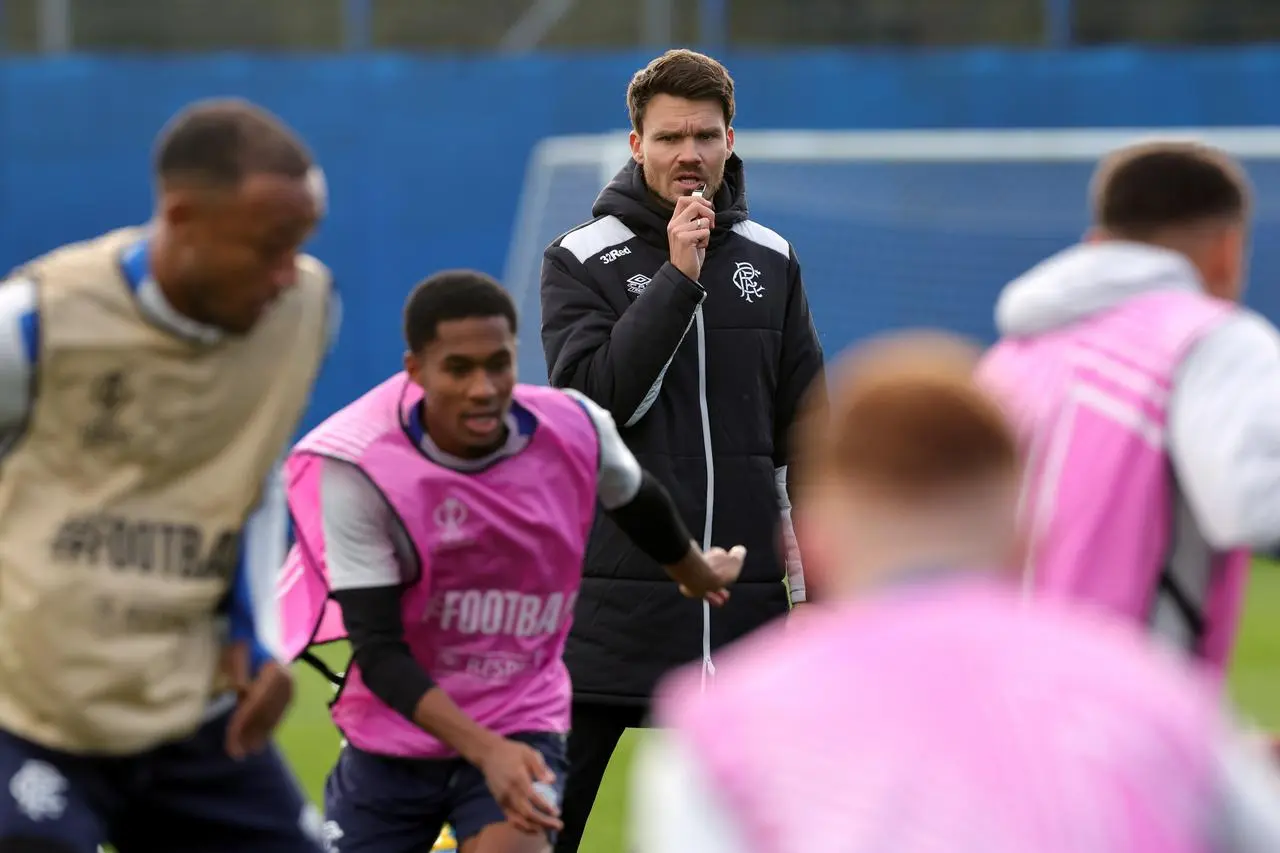 Danny Rohl watches as his players train
