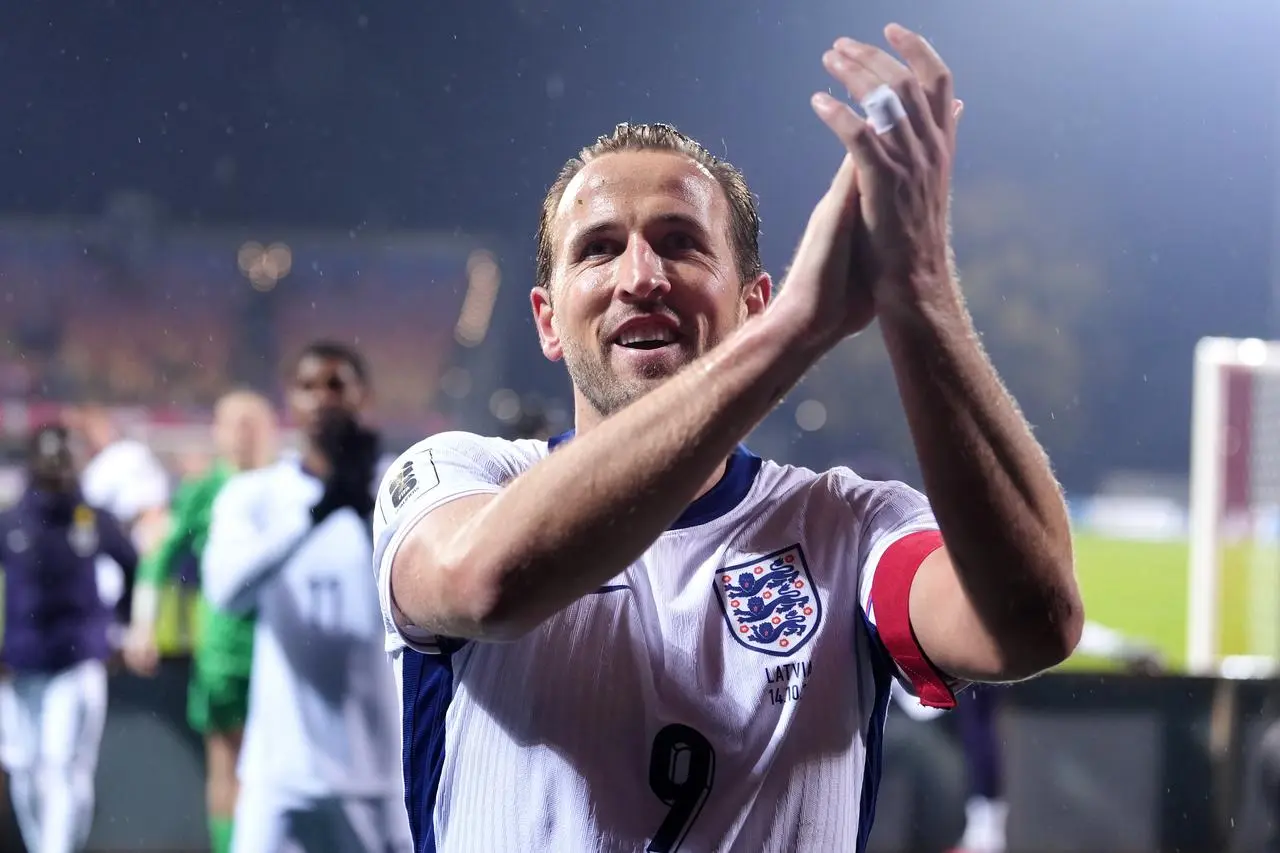 England’s Harry Kane (centre) and team-mates applaud the fans