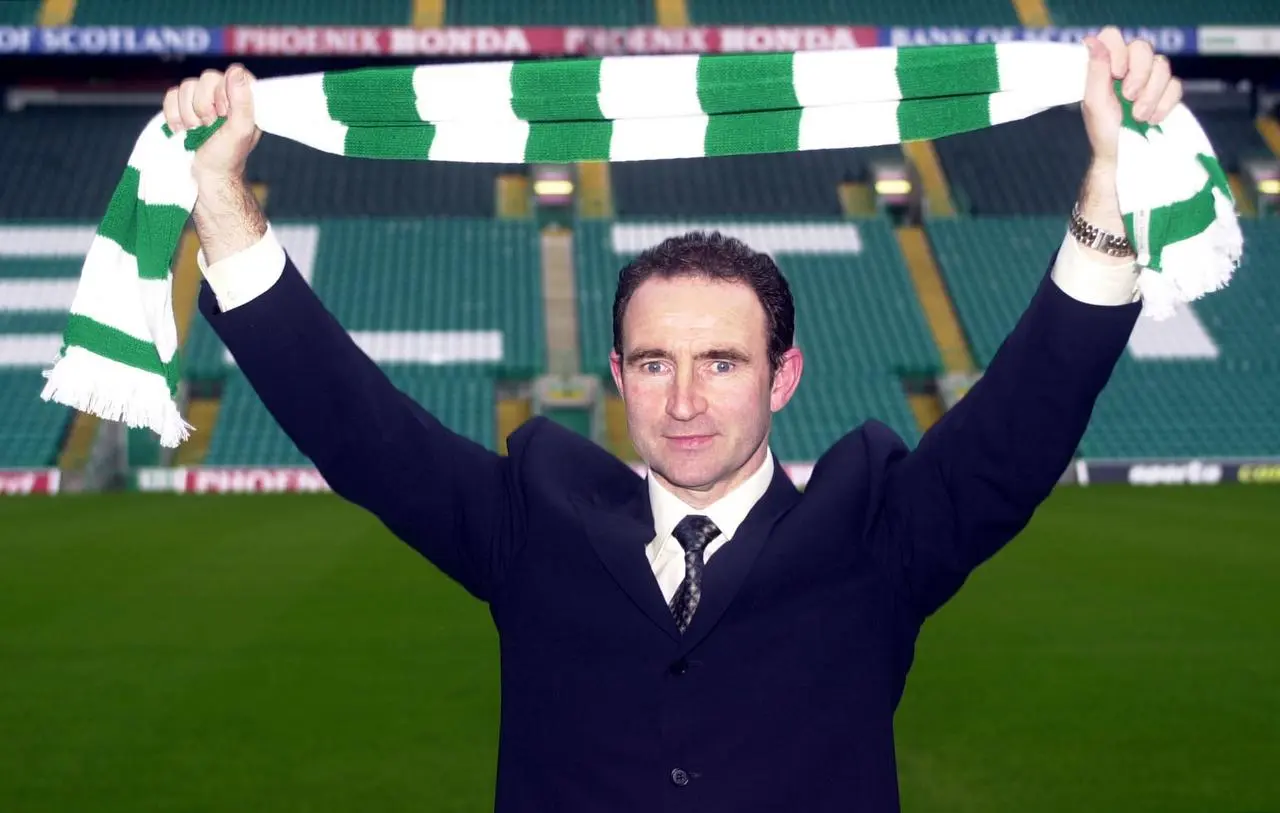 Martin O’Neill raises a Celtic scarf above his head at Celtic Park in 2000