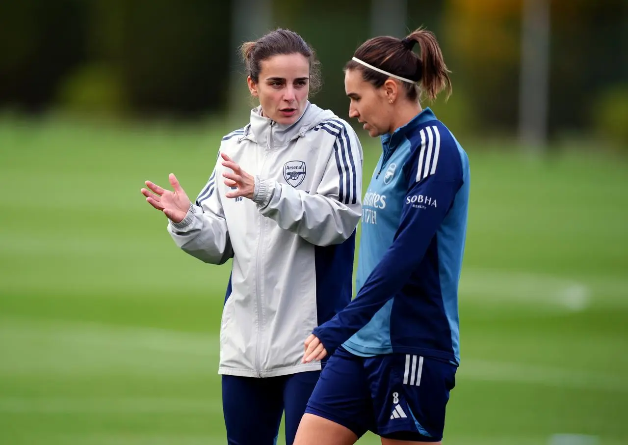 Arsenal manager Renee Slegers and Mariona Caldentey (right) during a training session