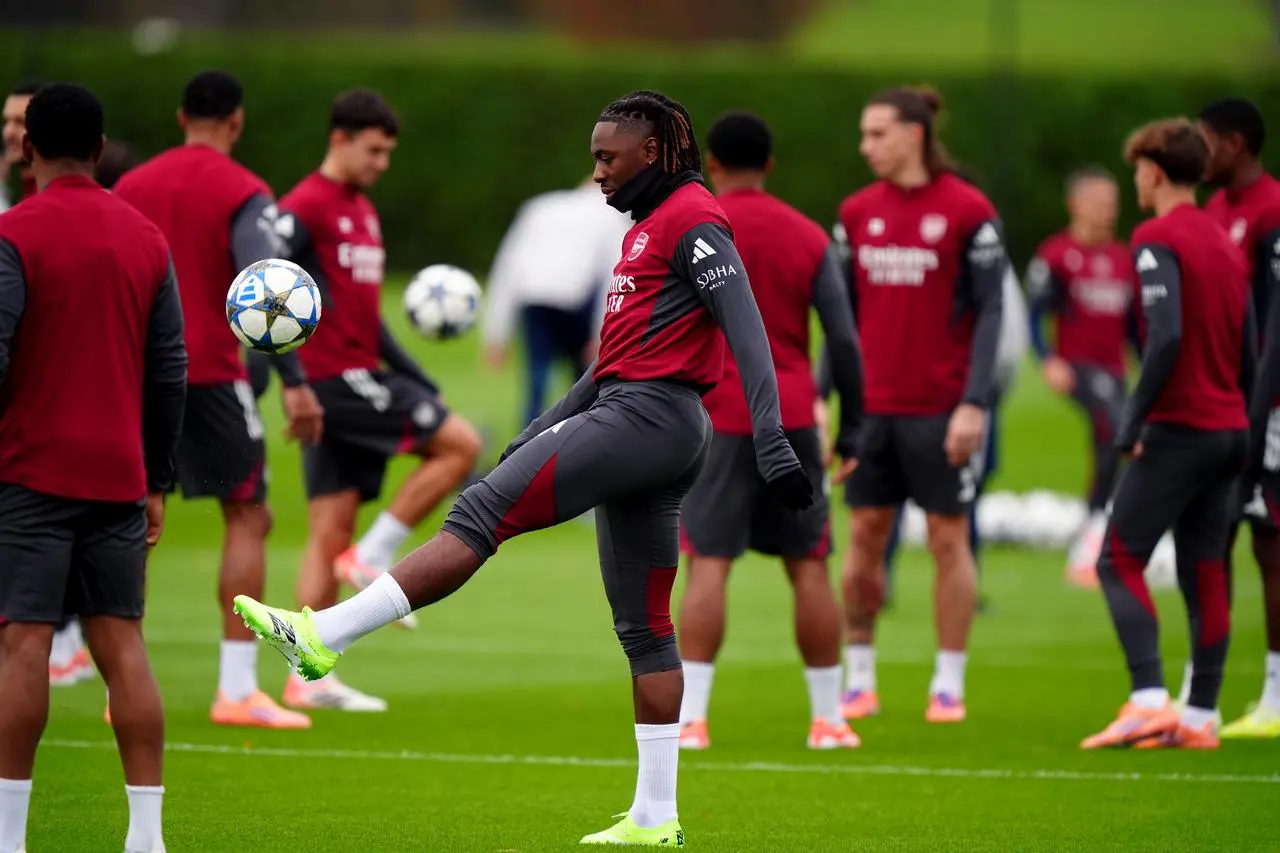 Eberechi Eze juggles the ball during an Arsenal training session