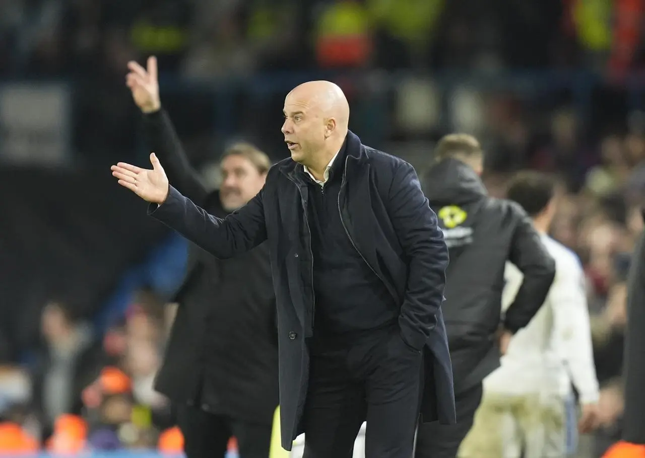 Liverpool manager Arne Slot gesticulates from the dugout