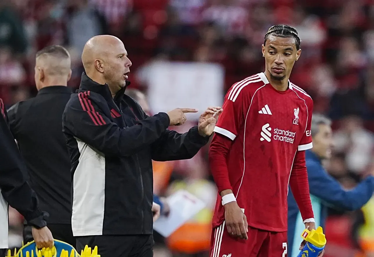 Liverpool head coach Arne Slot speaks with Hugo Ekitike