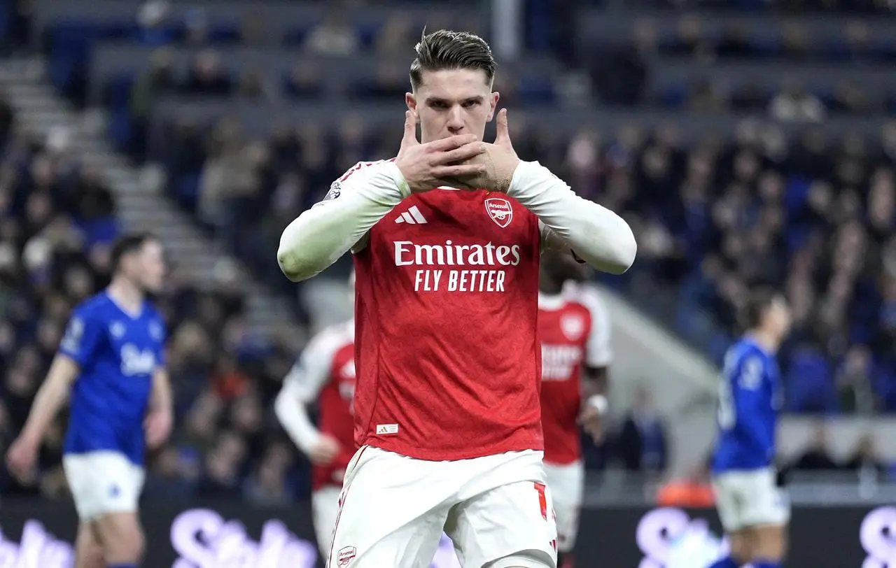 Arsenal’s Viktor Gyokeres covers his face with his hands in celebration