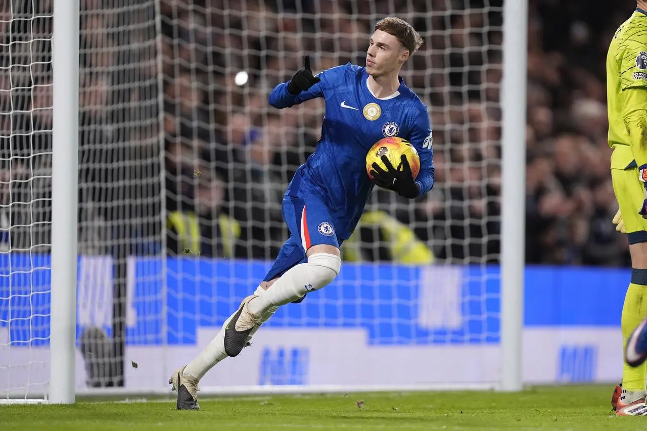 Cole Palmer celebrates