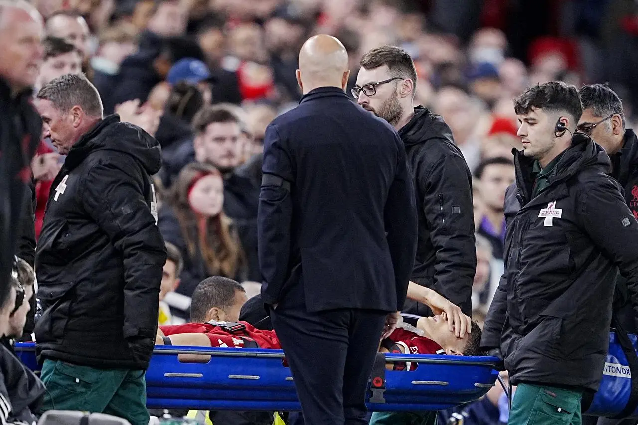 Liverpool’s Giovanni Leoni watched by head coach Arne Slot