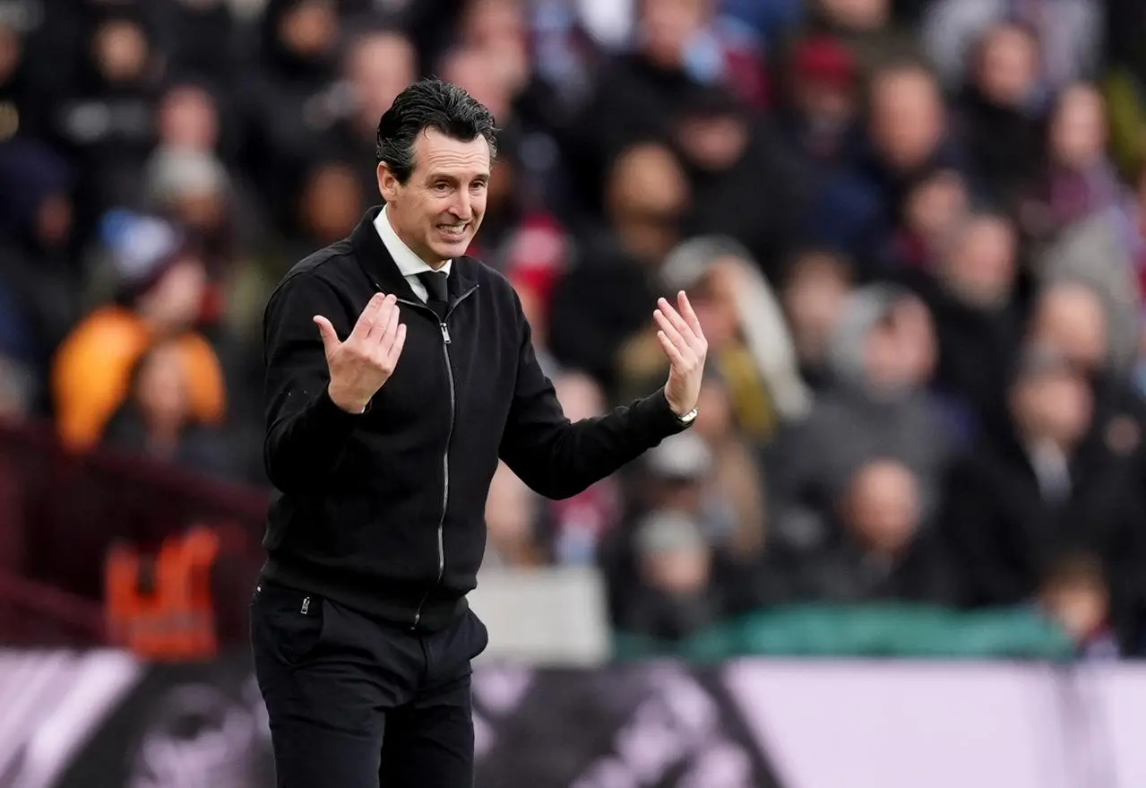 Unai Emery gestures to his Aston Villa team