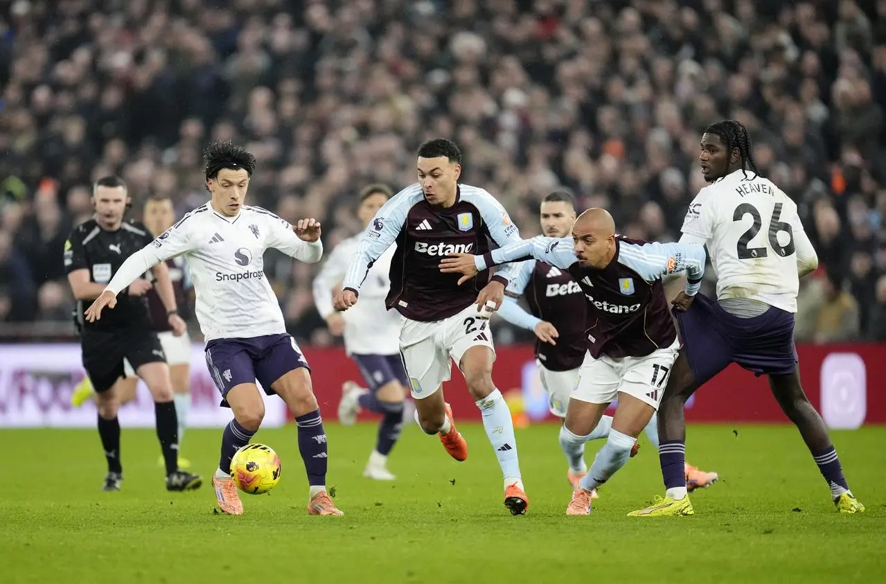 Manchester United’s Lisandro Martinez (left) and Aston Villa’s Morgan Rogers (second right) battle for the ball 