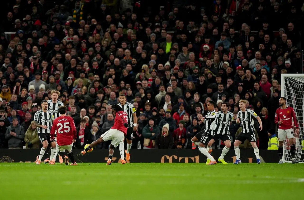 Patrick Dorgu scores