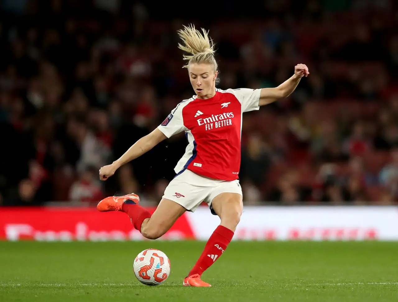 Leah Williamson kicks the ball
