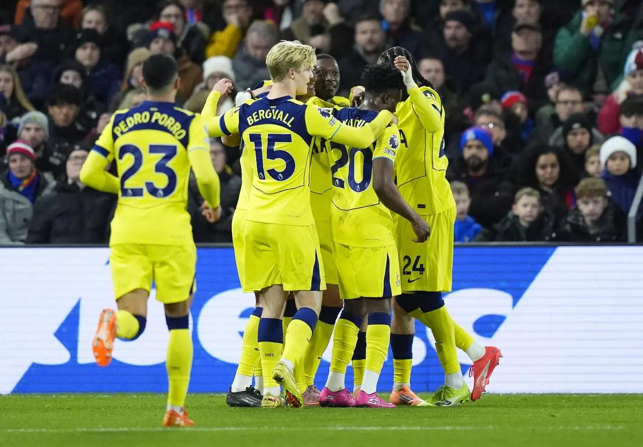 Tottenham players celebrate