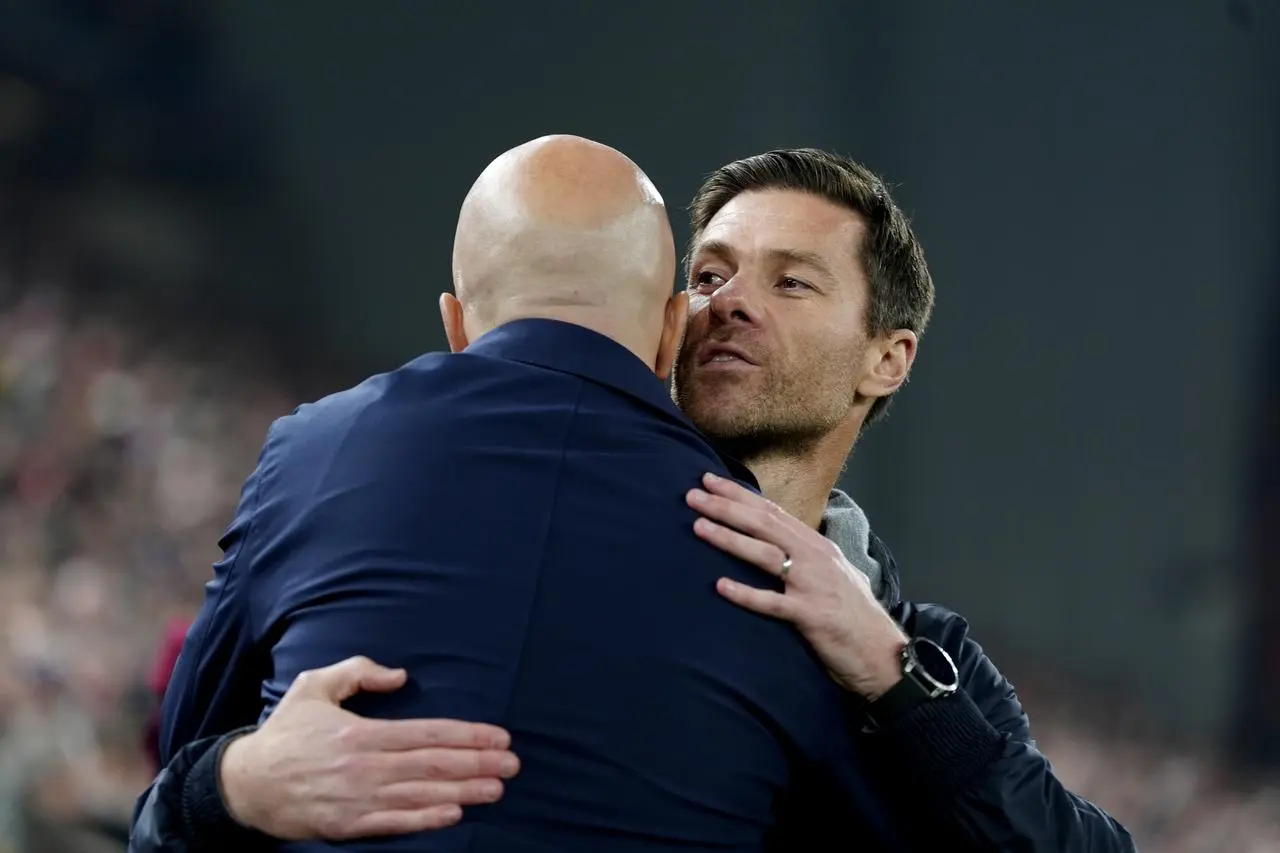 Xabi Alonso hugs Arne Slot