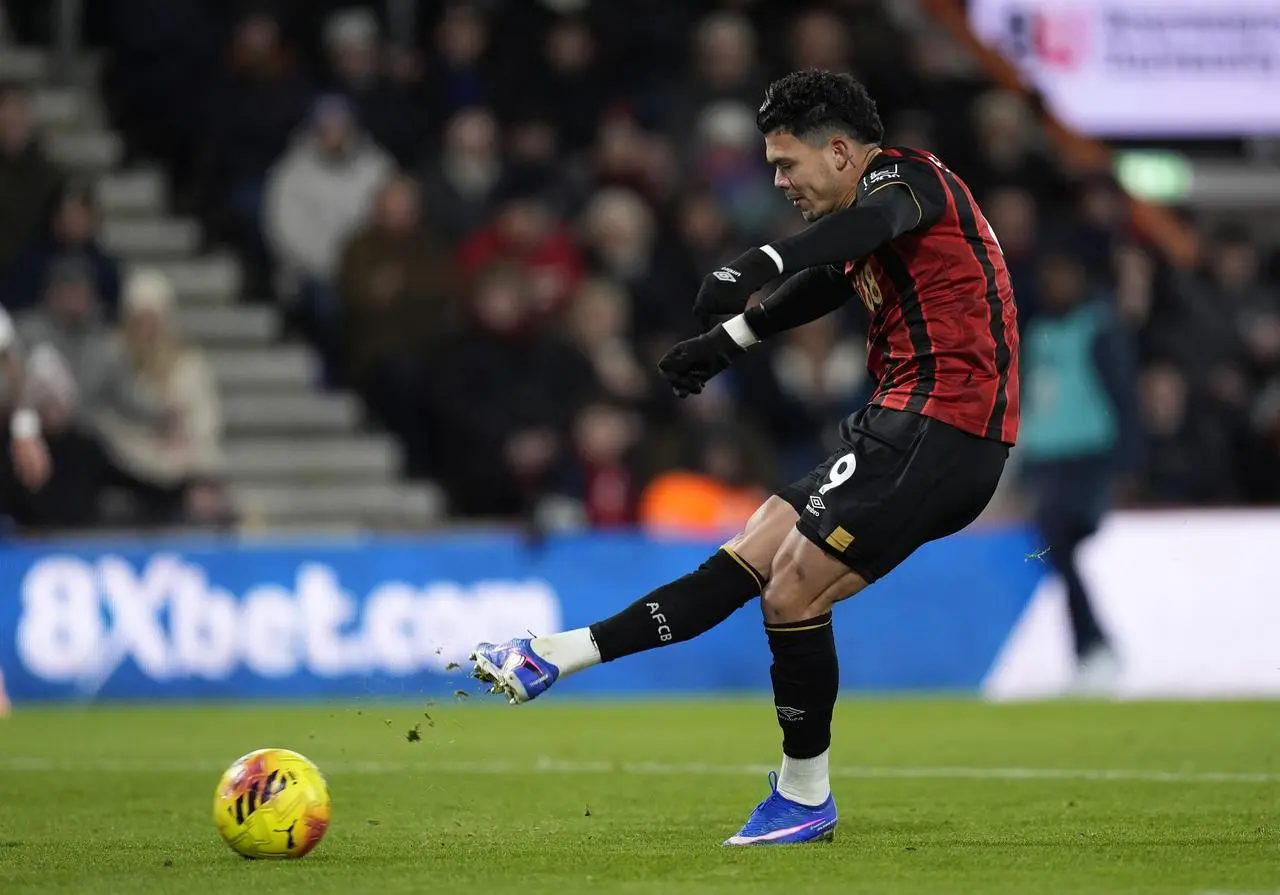 Evanilson scores against Arsenal